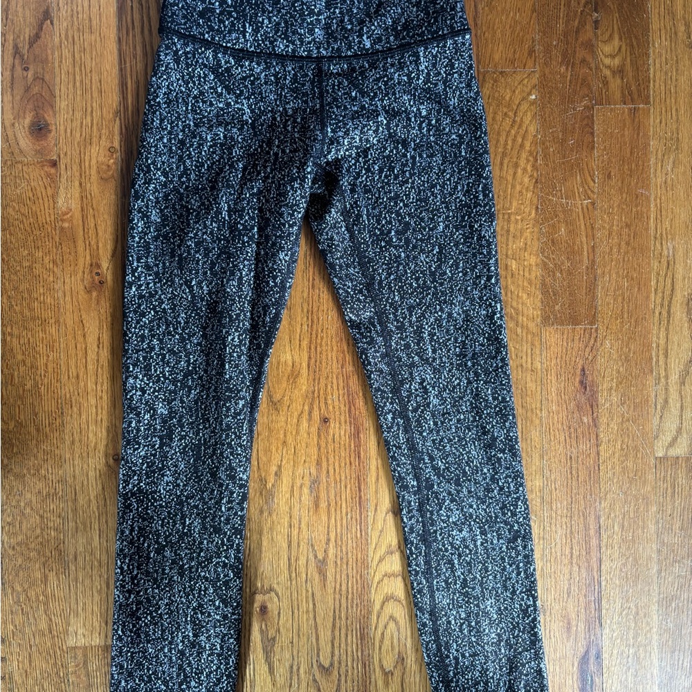 Lululemon Women's Size 2 Leggings Black & White